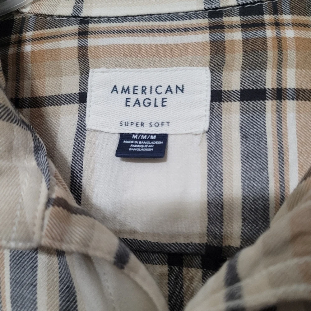 American Eagle Super Soft Tan Plaid Everyday Button Down Shirt Men's Size Medium